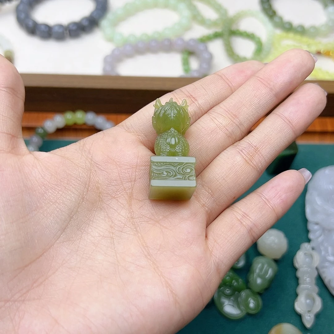 和田玉未镶嵌颈饰璇*