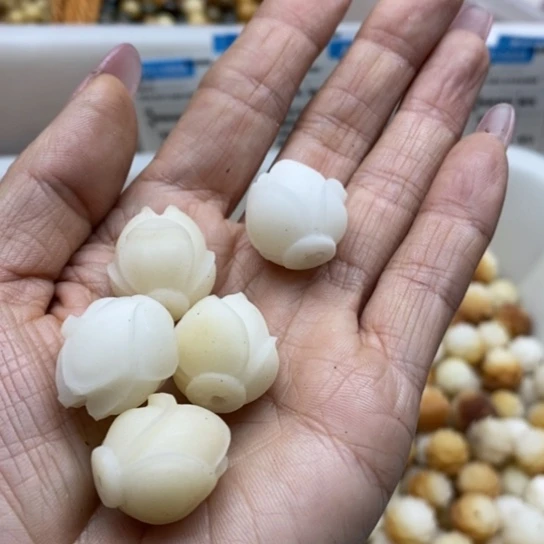 吊坠白玉菩提微瑕20玉兰花5颗