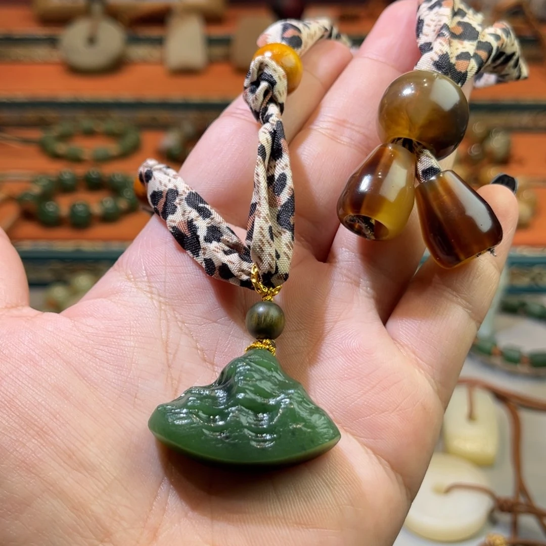 颈饰未镶嵌和田玉