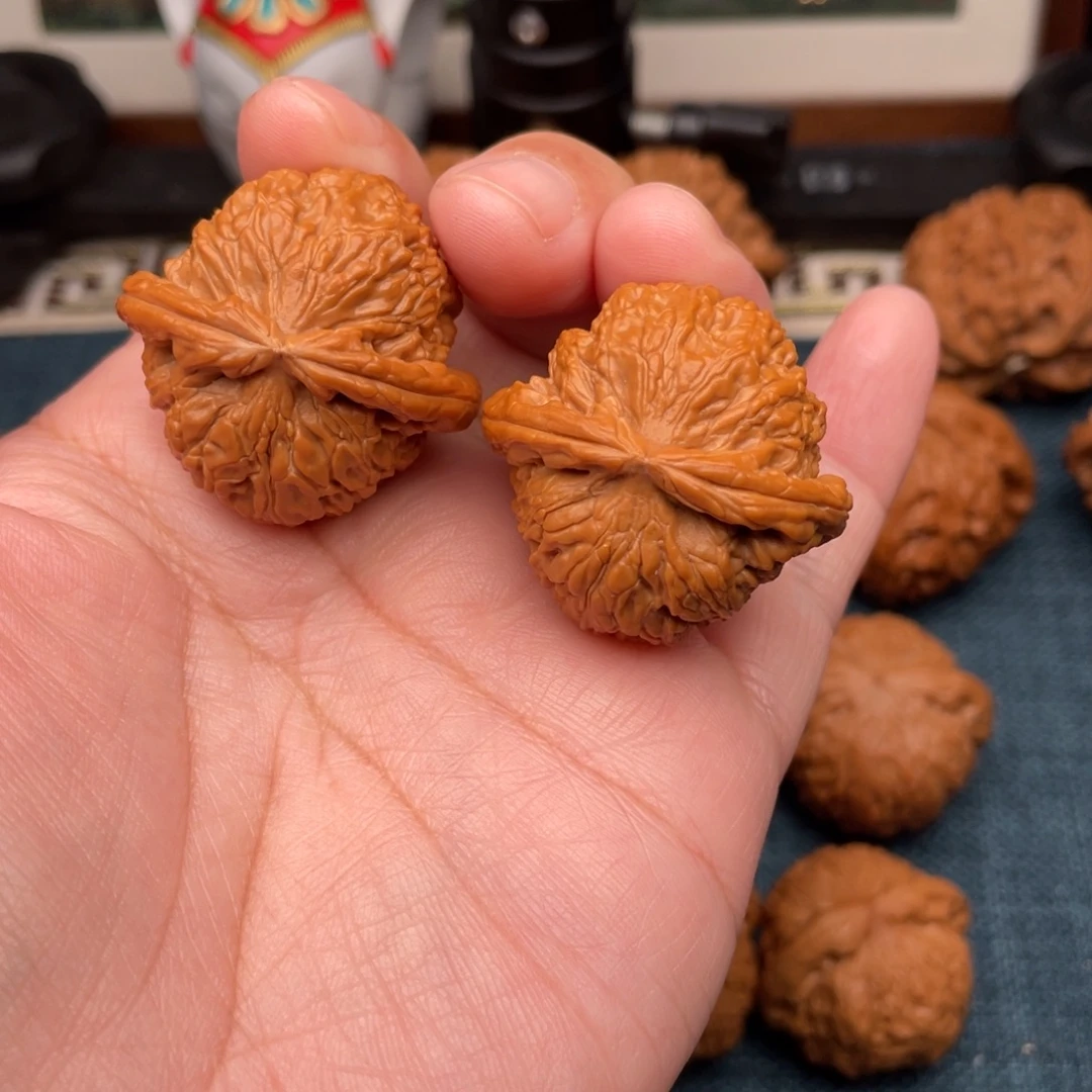 把件文玩核桃全品红皮白狮子34