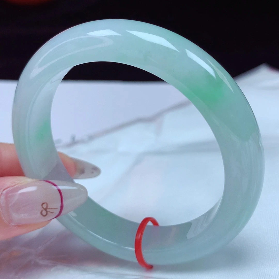 翡翠手镯未镶嵌55圈