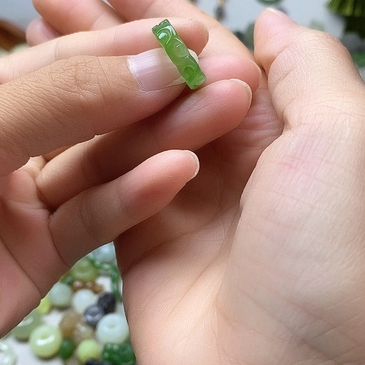 未镶嵌和田玉挂件碧玉雕花跑环