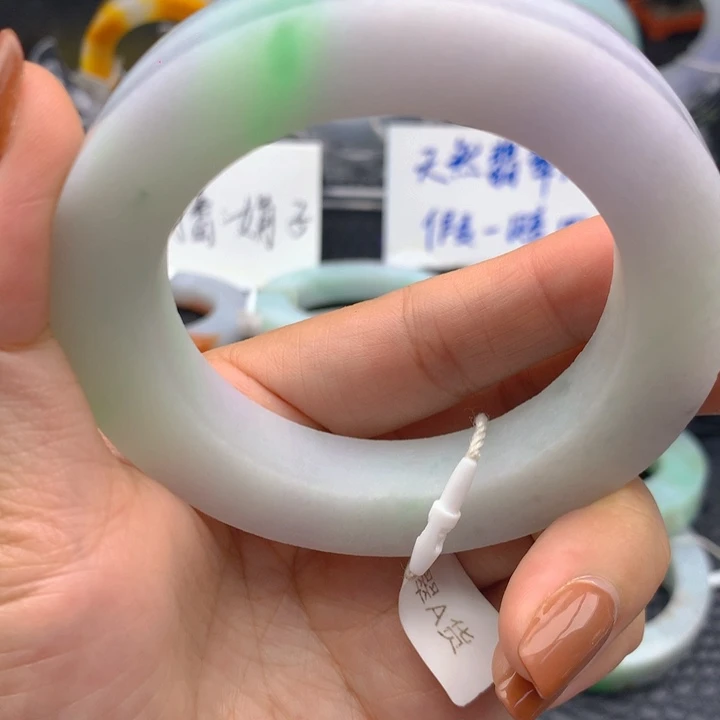 定制翡翠未镶嵌翡翠手镯
