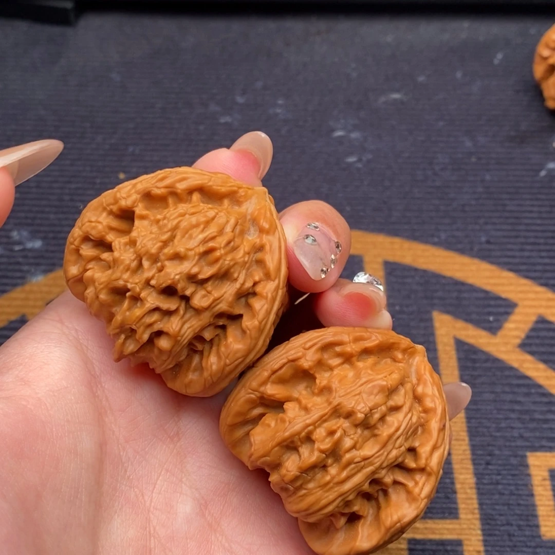 岁***安吊坠文玩核桃白狮子正奔