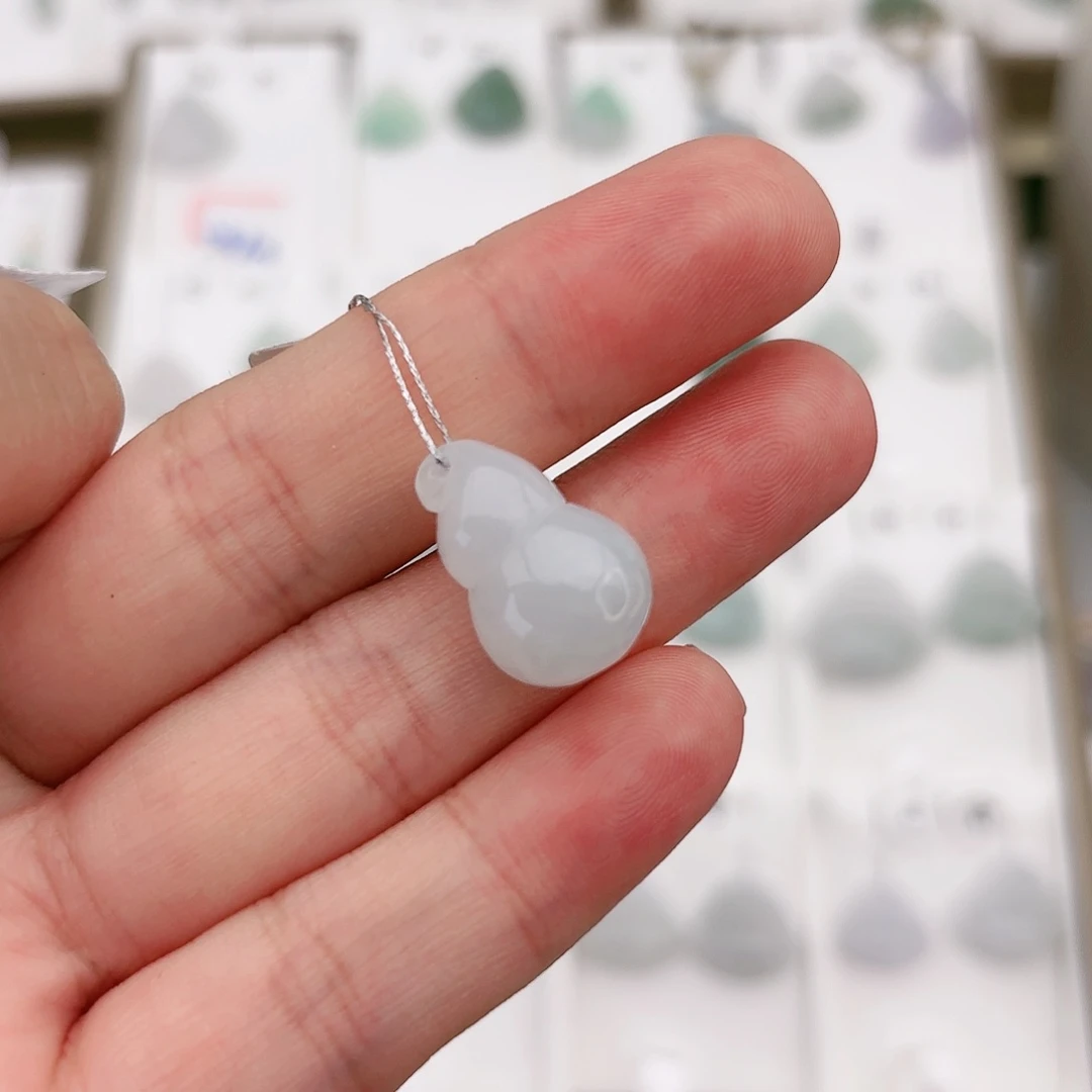 翡翠颈饰未镶嵌葫芦