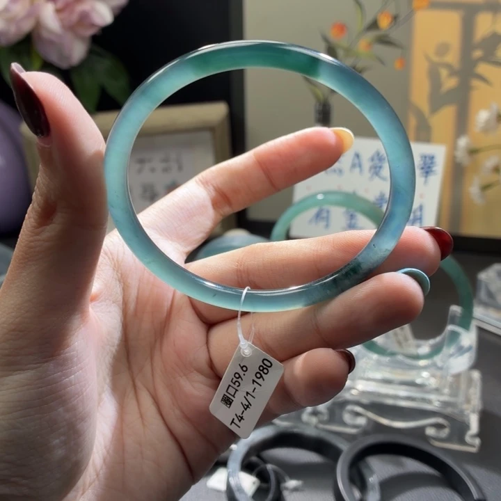 翡翠未镶嵌手镯半山水60