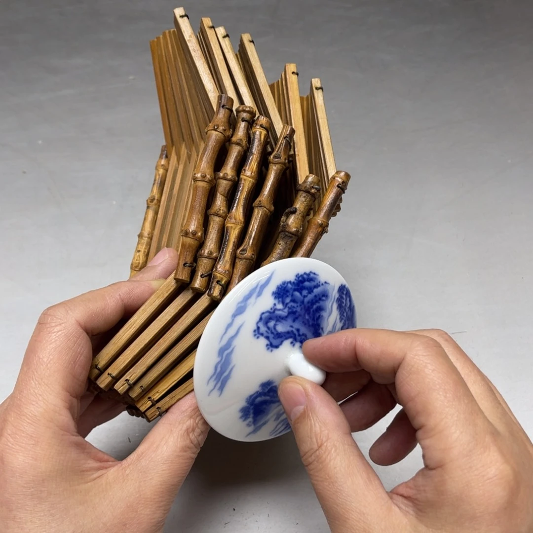 瓷片岩*密密麻麻地排列着一个