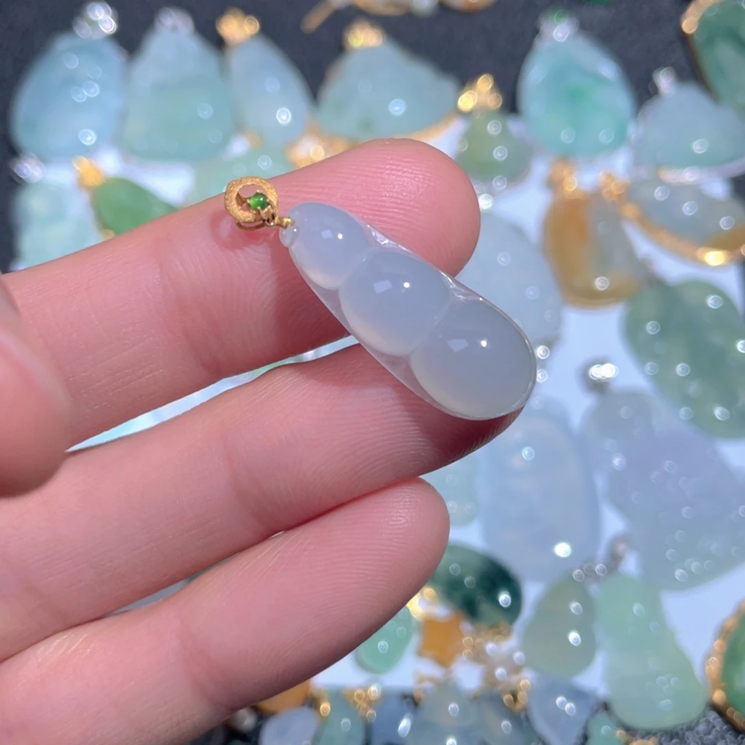 翡翠颈饰18K金镶嵌翡翠