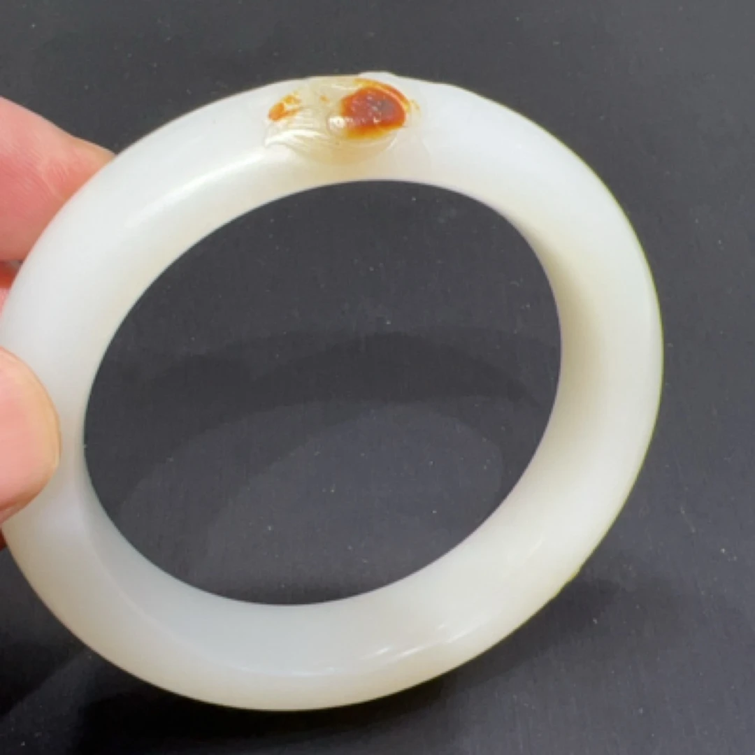 和田玉手镯，油润细腻，圈口56-57