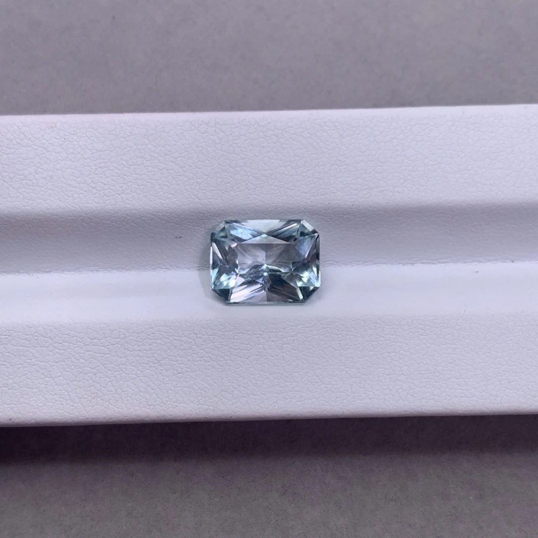 海蓝宝石裸石白色海蓝宝