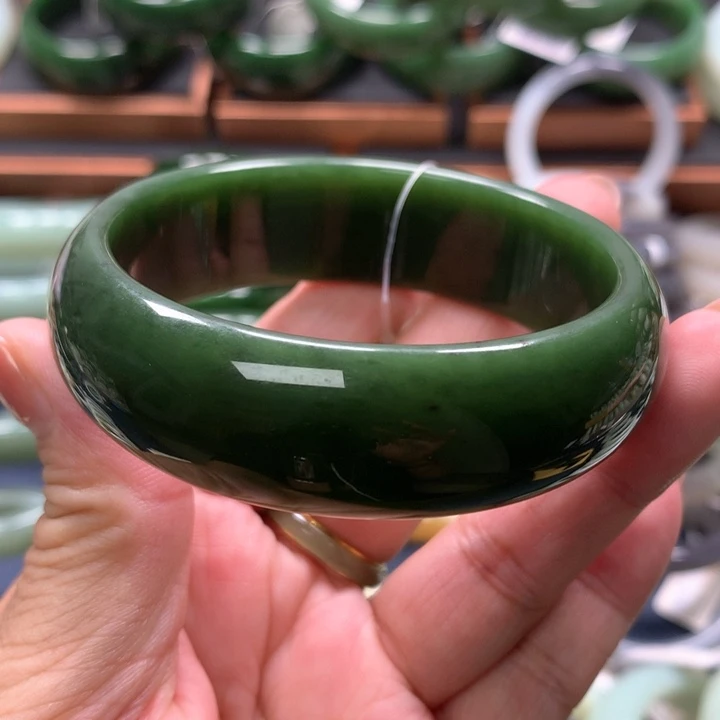 【闪购商品】未镶嵌手镯和田玉（碧玉）