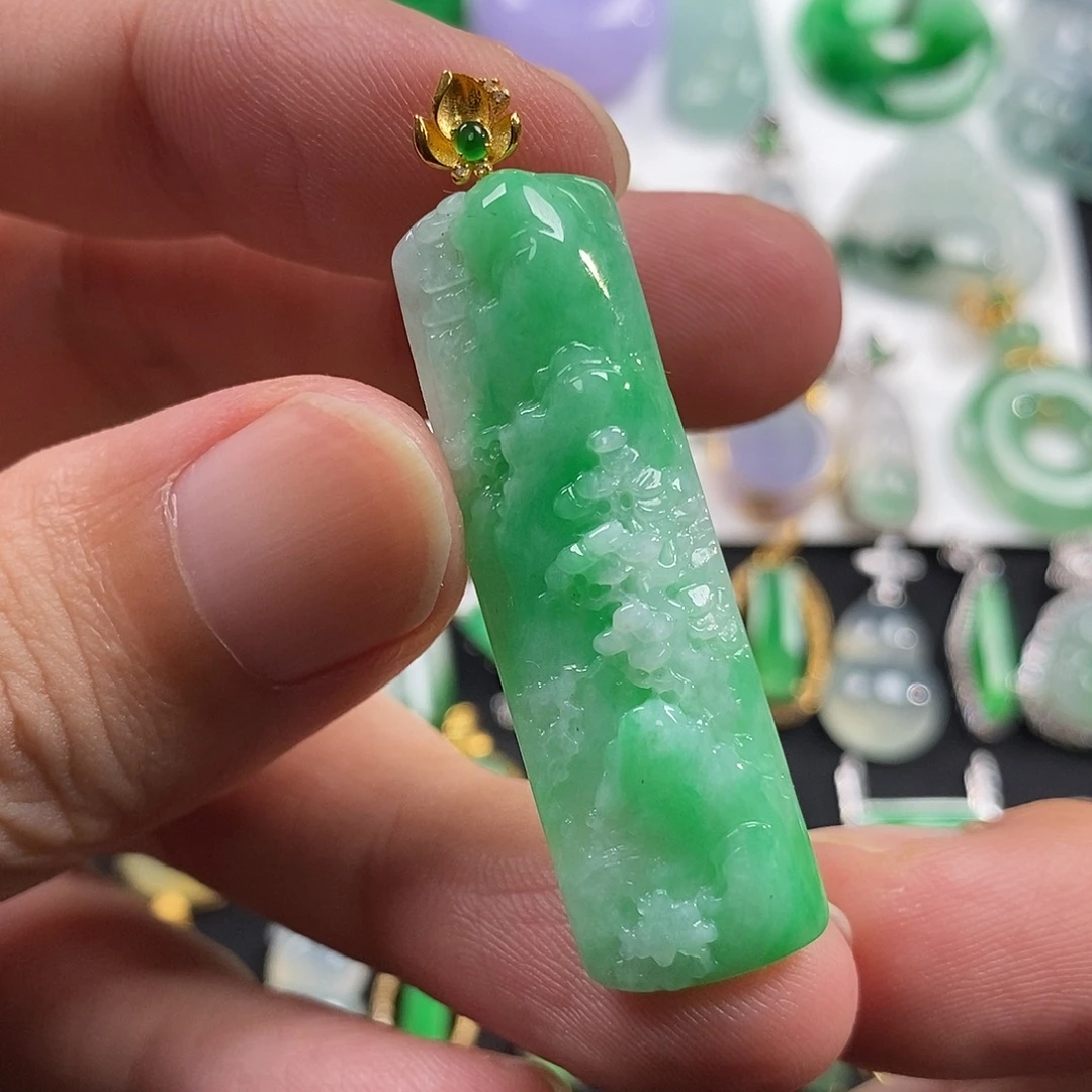 翡翠18K金镶嵌颈饰翡翠