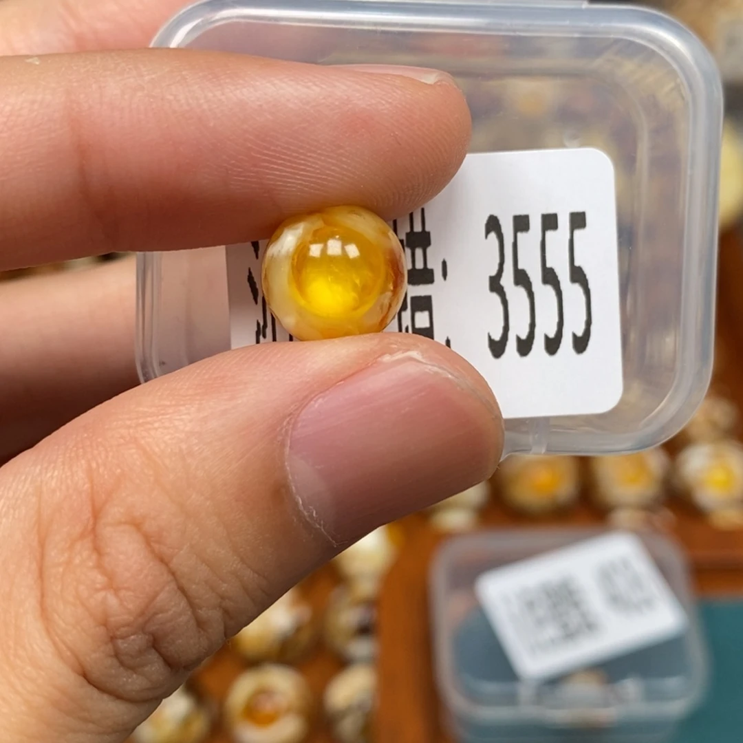 蜜蜡未镶嵌珠宝奇石3555