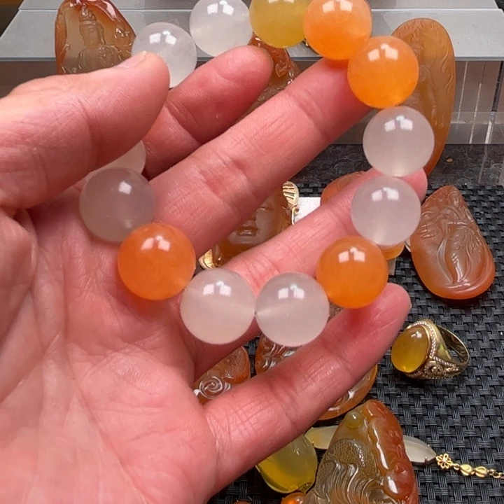石英质玉颈饰18K金镶嵌简**呗