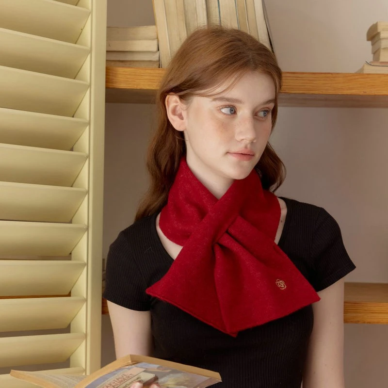 新款山刺绣穿插针织纯色围巾女显白韩系冬季保暖时尚百搭围脖