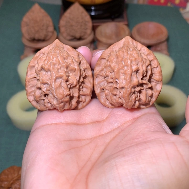 核桃文玩核桃把件玲珑