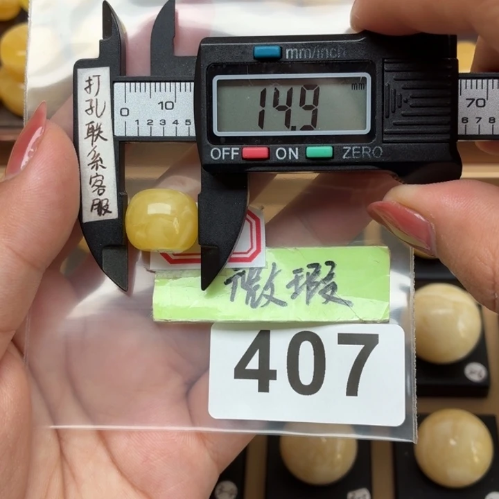 闲***鹤裸石琥珀未镶嵌微瑕