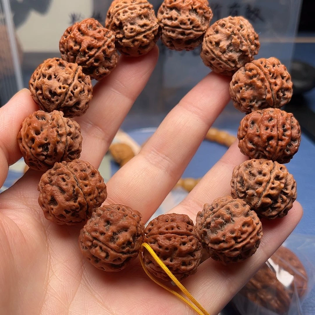 荆***文玩核桃吊坠金刚