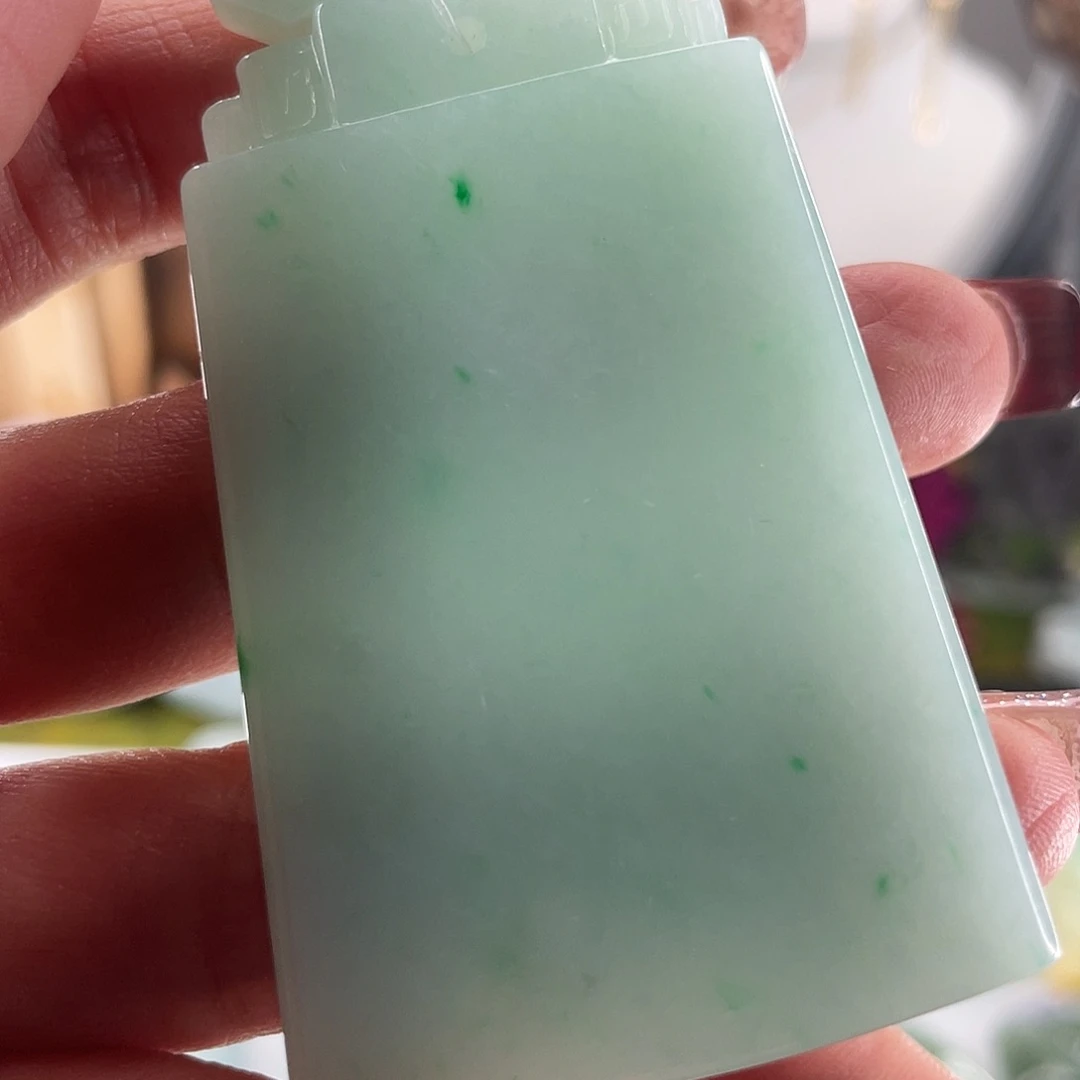 翡翠颈饰未镶嵌无事牌