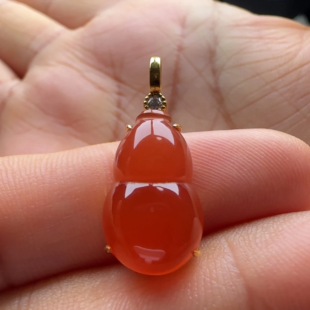 南红玛瑙18K金镶嵌吊坠