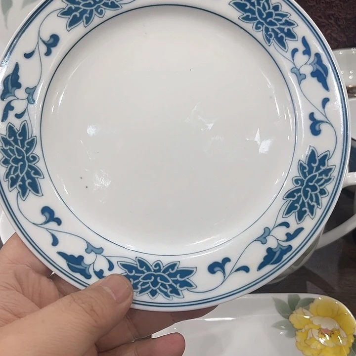 凯*莎釉下五彩的瓷器和，