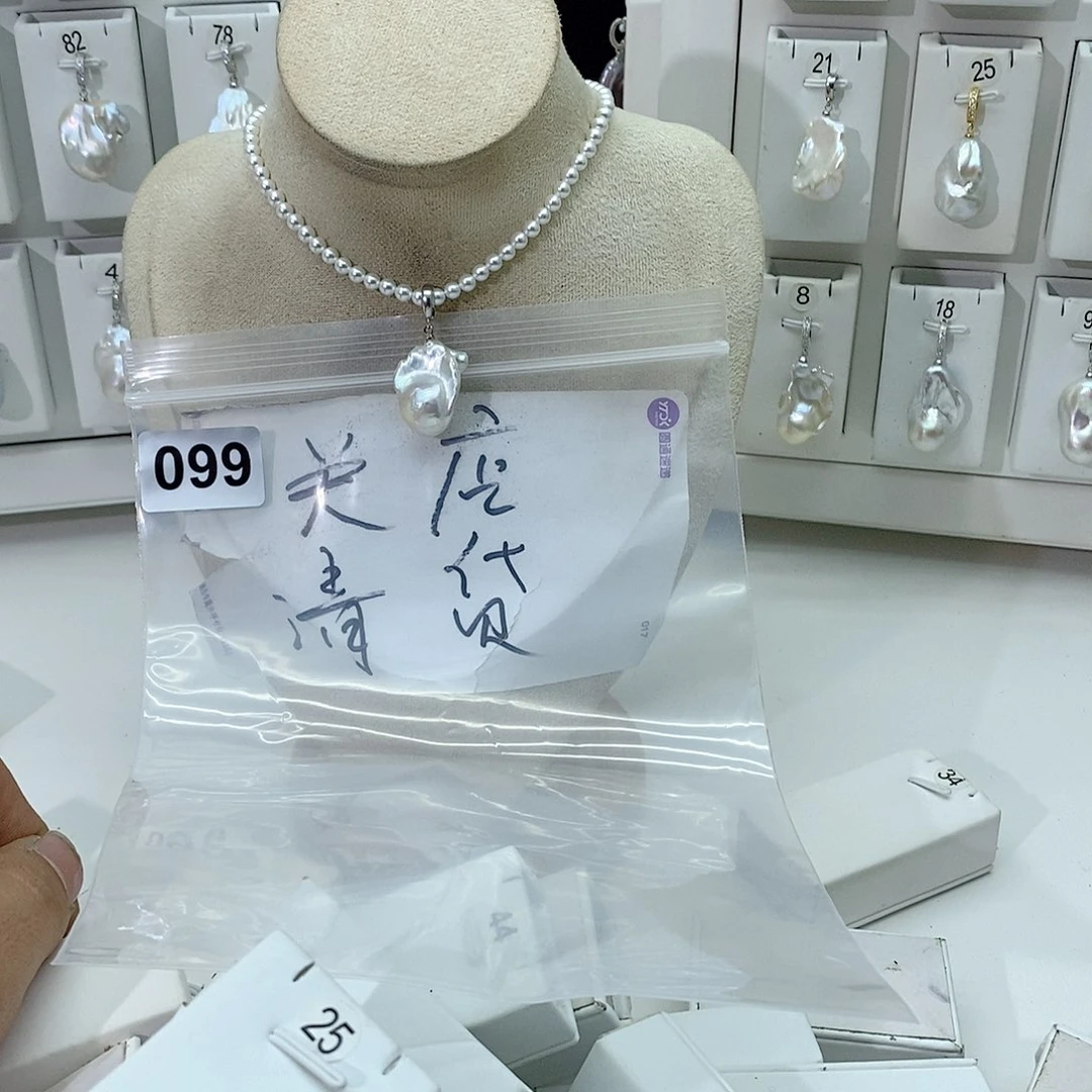 淡水珍珠颈饰合金