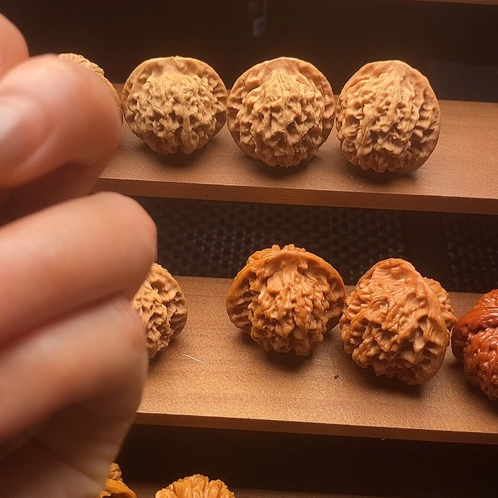 梁***嫂吊坠文玩核桃核桃