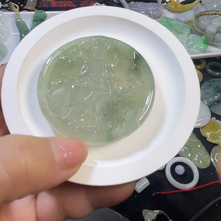 翡翠未镶嵌颈饰文殊菩萨