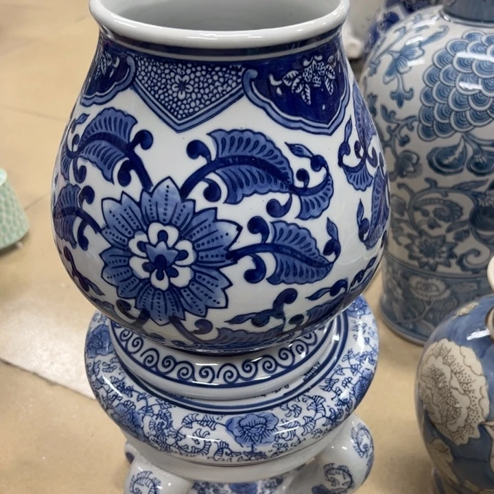 瓷片微瑕陶瓶。。。。。。。。。。。。。。