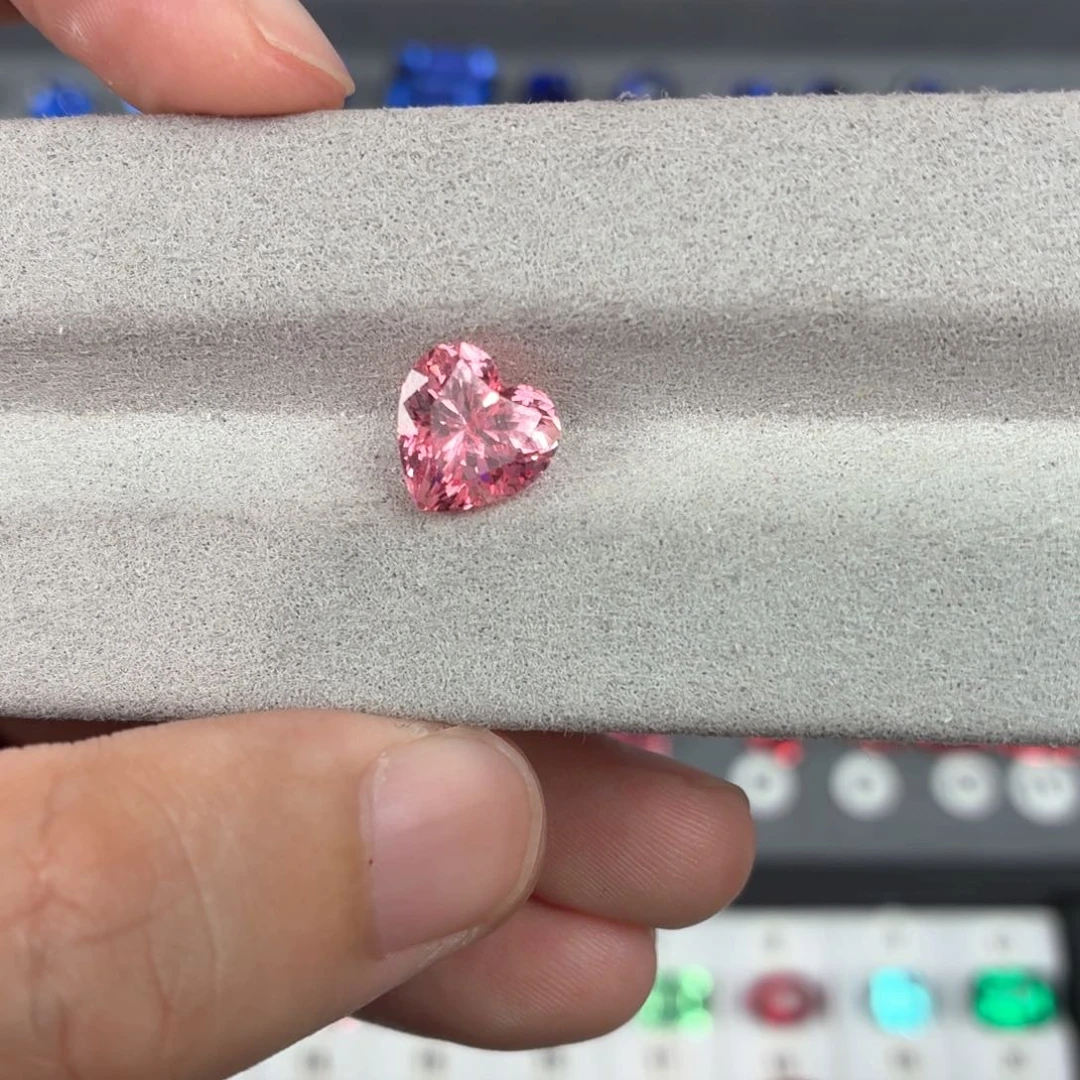 小***驼合成（培育）蓝宝石裸石未镶嵌3.9ct