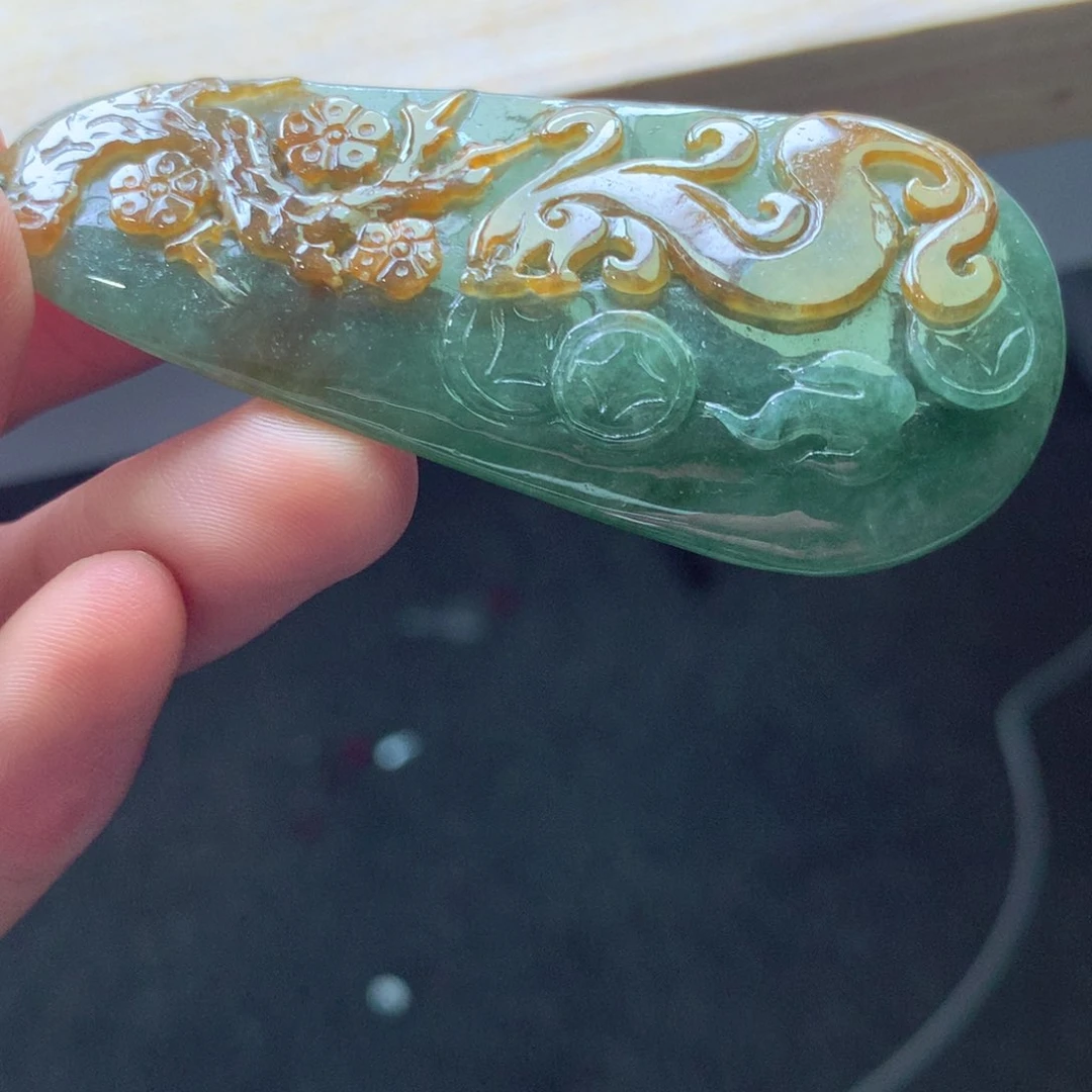 翡翠颈饰未镶嵌吊坠