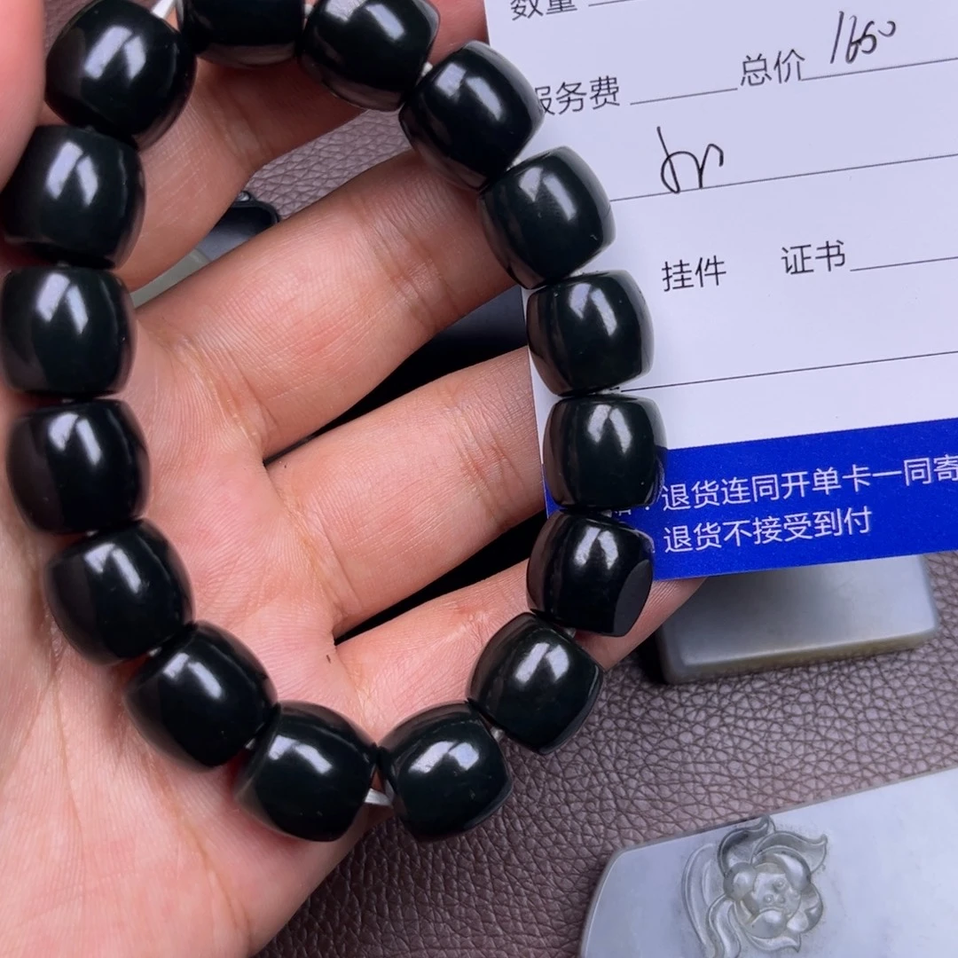 小***李和田玉未镶嵌挂件