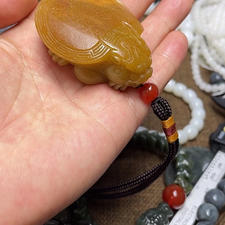 静***语未镶嵌和田玉把件