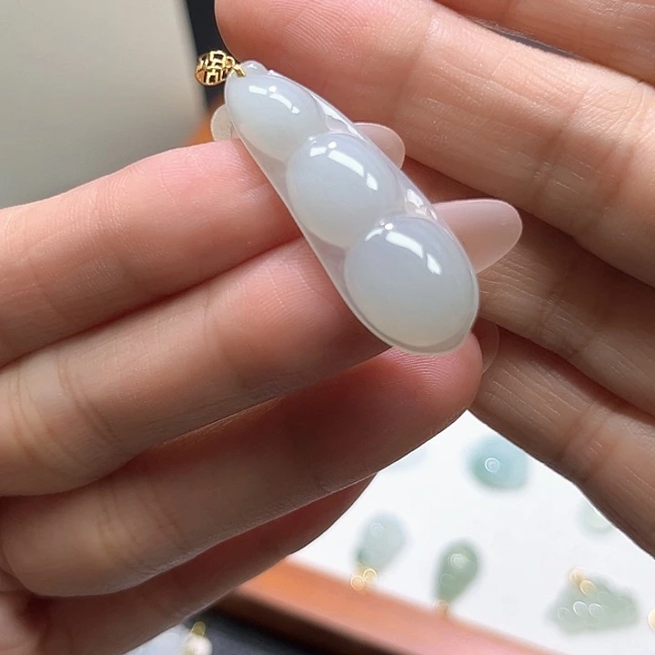 颈饰18K金镶嵌翡翠