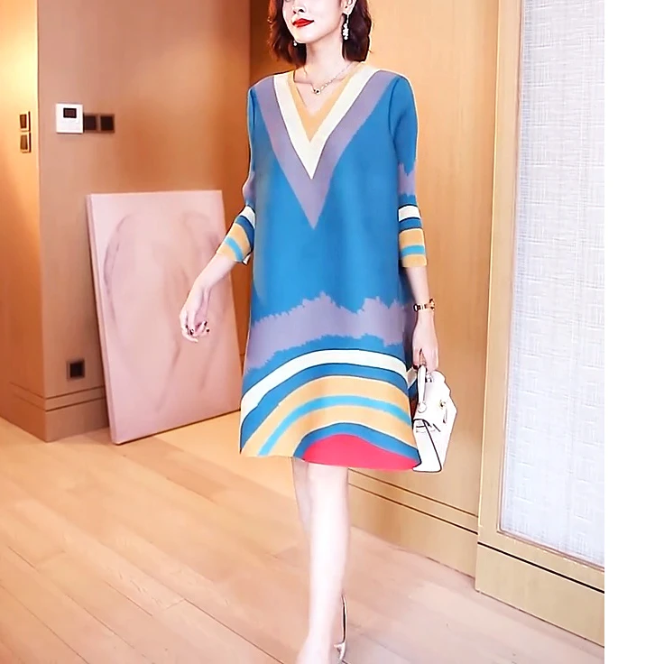 褶皱法式连衣裙2025年春季新款女宽松胖mm时尚条纹大码女装DCA694