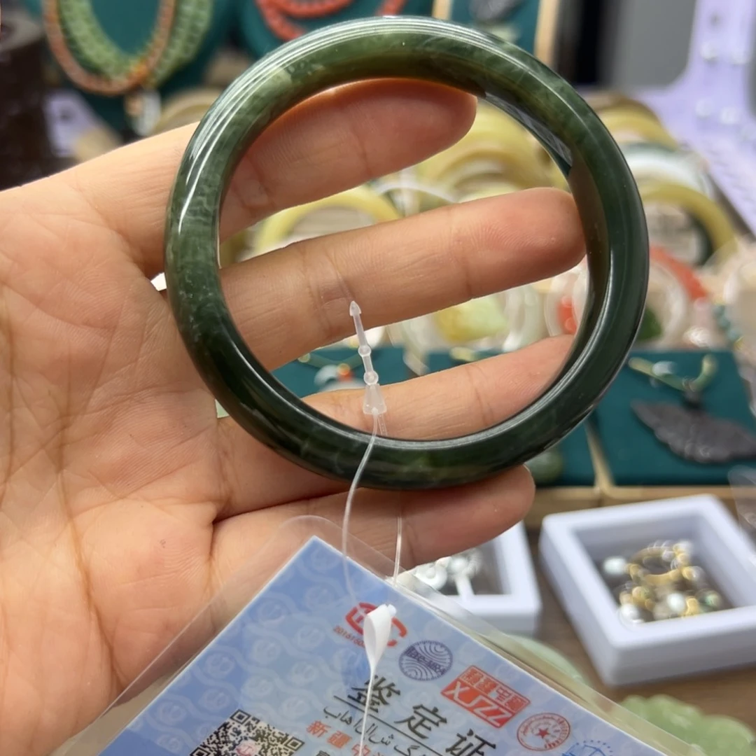和田玉手镯未镶嵌60.4圈围B372瑕