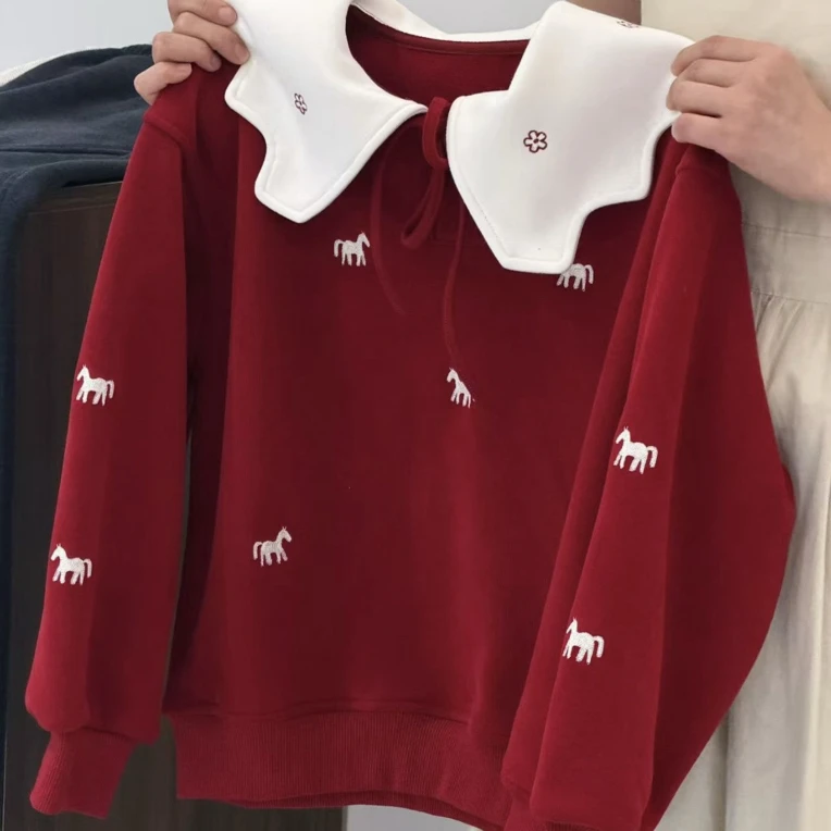 7359童装娃娃领刺绣小马卫衣