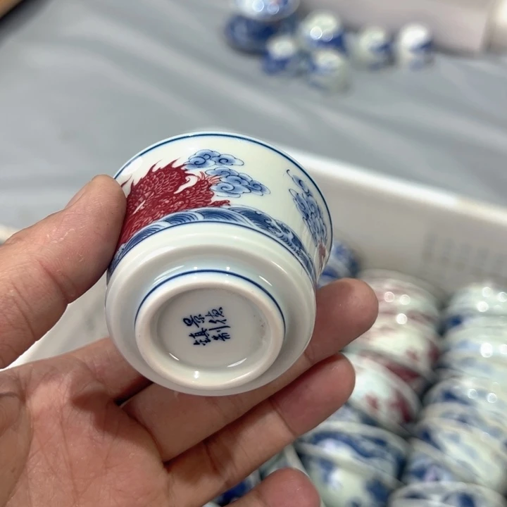 瓷片白青花釉里红双龙戏珠马蹄客杯