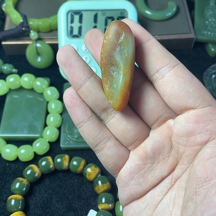 岫岩老玉（透闪石质玉）未镶嵌挂件嘻*