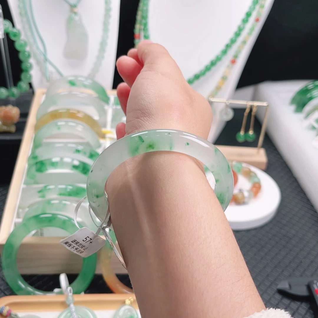 石英质玉未镶嵌手镯57