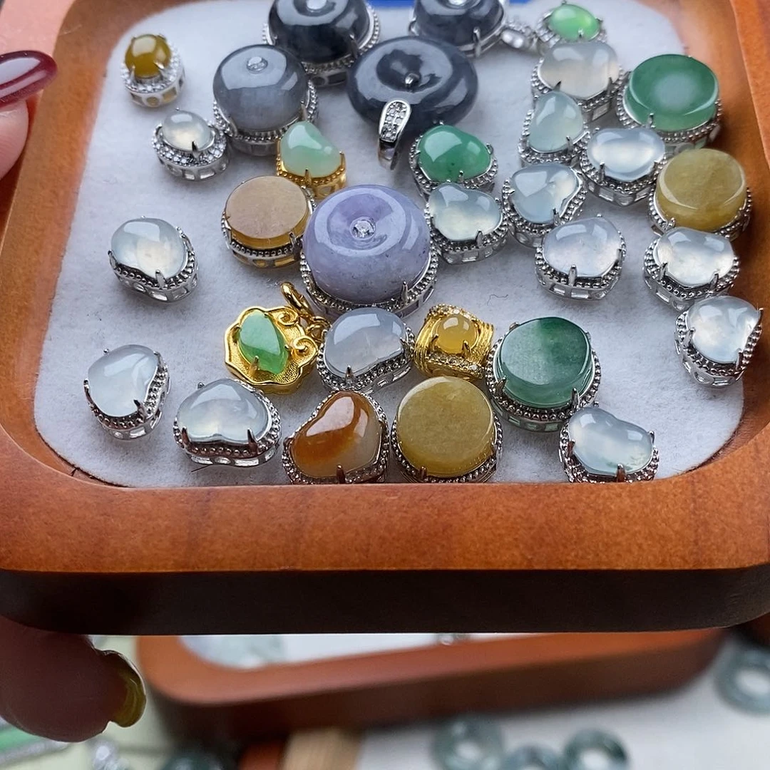 翡翠颈饰未镶嵌潘