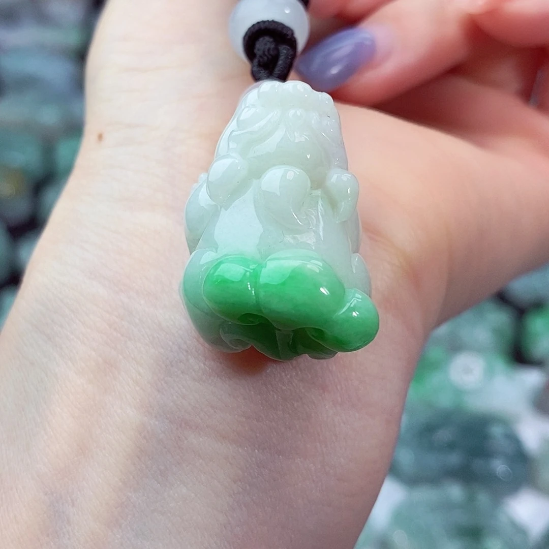 颈饰未镶嵌翡翠天然