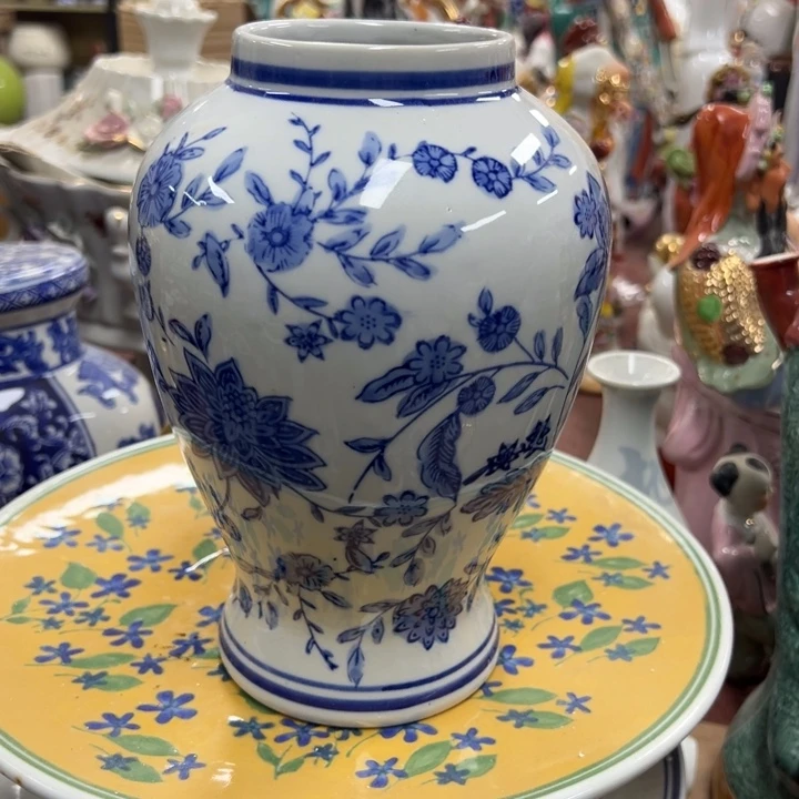 瓷片微瑕陶瓶。。。。。。。。。。。。。。