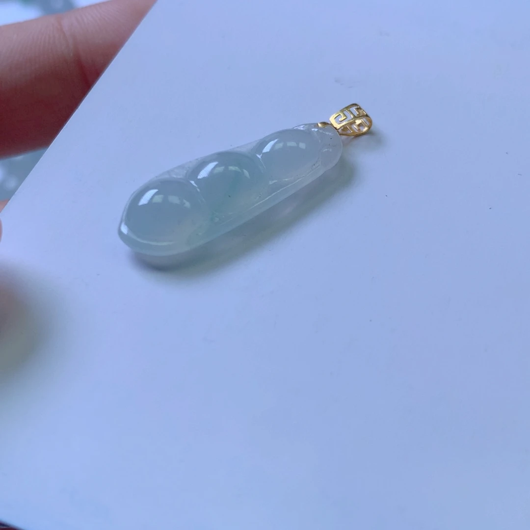 翡翠颈饰18K金镶嵌天然翡翠豆子