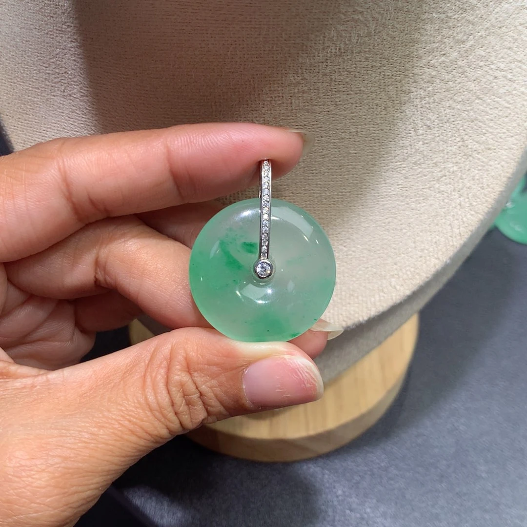 颈饰银S925镶嵌石英质玉（非洲翠）