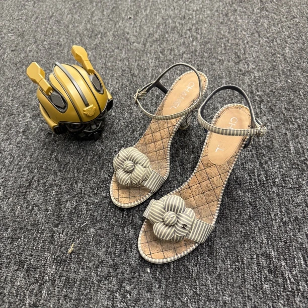 95新 Chanel/香奈儿 /38.5码/黑白条纹山茶花高跟鞋/公价6500