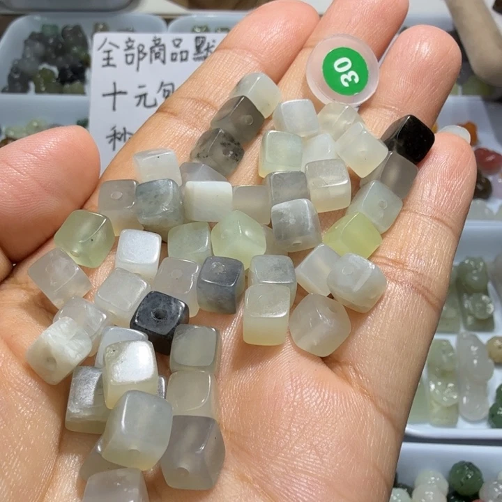 未镶嵌和田玉珠宝半成品50颗
