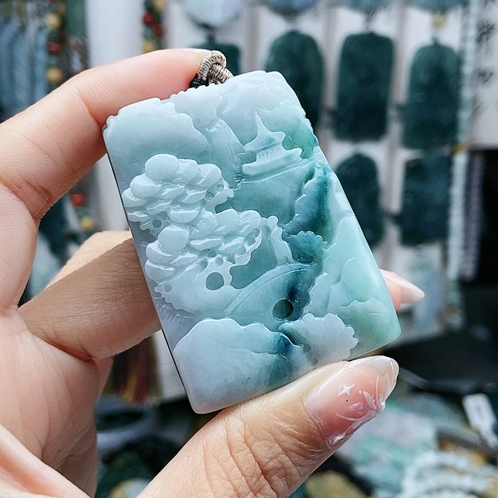 颈饰足铂镶嵌翡翠翡翠