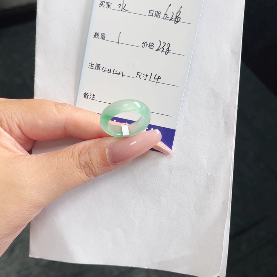 石英质玉未镶嵌戒圈╰****?