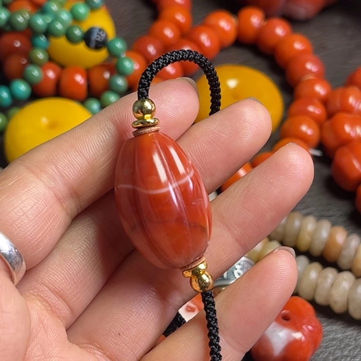 颈饰琉璃兰琉璃…………